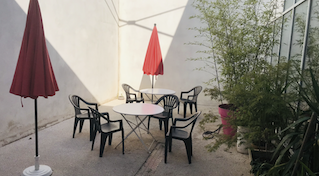 Patio extérieur pour les pauses au soleil